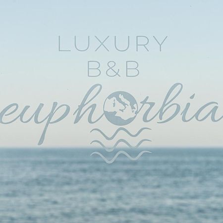 Luxury B&B Euphorbia 阿奇雷亚莱 外观 照片