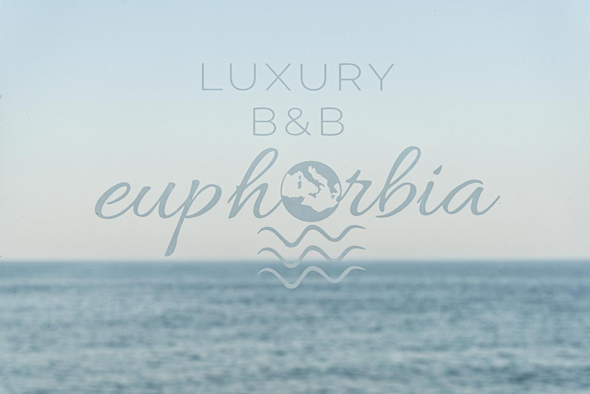 Luxury B&B Euphorbia 阿奇雷亚莱 外观 照片
