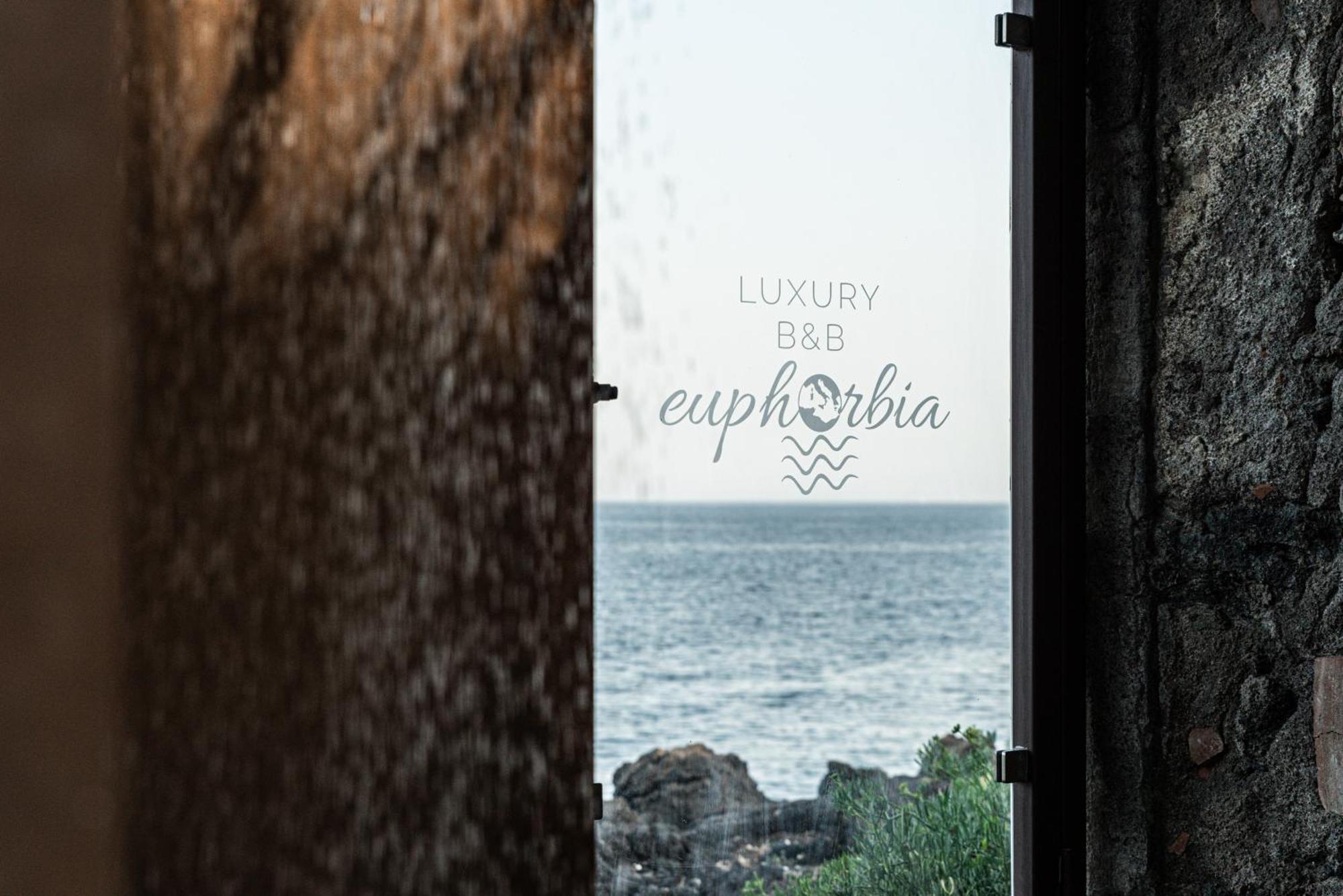 Luxury B&B Euphorbia 阿奇雷亚莱 外观 照片